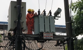 14 trạm biến áp tại nam Định phải cắt điện, xử lý sự cố bị cắt trôm cáp trung hoà - Ảnh: Hoàng Long