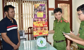 Công an Ninh Bình thu giữ pháo lậu đang trên đường vận chuyển từ Lào Cai về Quảng Bình - Ảnh: Hoàng Long