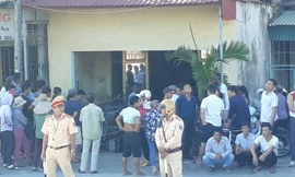 Công an Thái Bình khám nghiệm hiện trường vụ án mạng em giết anh trai - Ảnh: Hoàng Long 