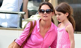 Vợ cũ Tom Cruise mua quà Giáng sinh đắt tiền tặng con