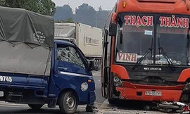 Vụ tai nạn liên hoàn xảy ra trên tuyến đường 1A. Ảnh: HL