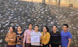 Các đối tượng đánh bạc tại cơ quan công an *ảnh: Duy Chiến