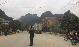 Hàng hoá vẫn được xuất qua cửa khẩu Tân Thanh nhưng số lượng giảm đáng kể so với những ngày trước đây. Ảnh: Duy Chiến