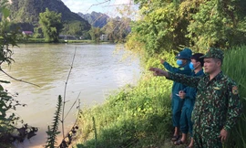 Sau 7 ngày tích cực tìm kiếm, lực lượng chức năng tỉnh Cao Bằng đã tìm thấy thi thể anh Hoàng Văn Cường ở đoạn sông sát biên giới Việt - Trung. Ảnh: BP