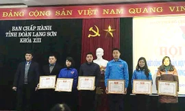 Nhiều tập thể cơ sở đoàn Lạng Sơn nhận Bằng khen *ảnh: T. Tâm