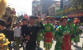 Lễ hội đường phố Tả Phủ- Kỳ Lừa sôi nổi nhất được diễn ra ở TP Lạng Sơn *ảnh: Duy Chiến