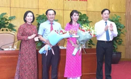 HĐND tỉnh Lạng Sơn đã bầu ông Quỳnh và bà Hà (giữa) làm Phó chủ tịch tỉnh trong kỳ họp lần thứ 19, ngày 18/9/2020 .Ảnh: Duy Chiến