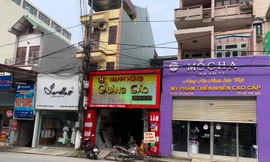 Căn hộ số 157 phố Trần Đăng Ninh (giữa) ở trọ trong những ngày ở thành phố Lạng Sơn .Ảnh: Duy Chiến