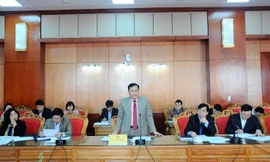 Ông Hồ Tiến Thiệu (giữa) cho biết, tỉnh yêu cầu rà soát lại điểm thi bất thường *ảnh: Tư liệu