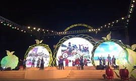 Màn hát múa chào mừng Khai hội .Ảnh: Duy Chiến