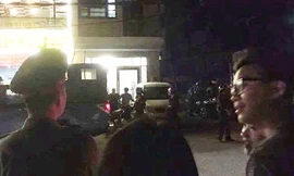 Hiện trường vụ khám xét nhà của ông Triệu Ký Voòng tối 16/5. Ảnh: TL