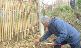 Tưởng niệm 3 y, bác sĩ hy sinh tại Khuổi Mươi, Cao Lộc, Lạng Sơn *ảnh: Duy Chiến