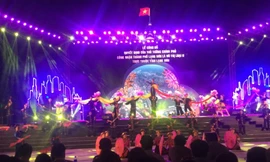 Rực rỡ đêm công bố Lạng Sơn lên đô thị loại II .Ảnh: Duy Chiến