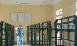 Các địa điểm tiếp nhận, cách ly đều phun độc, khử trùng trước khi đưa vào sử dụng .Ảnh: T. Linh