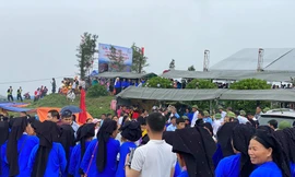 Đồng bào các dân tộc ở xứ Lạng Sơn trẩy hội Mẫu Sơn năm nay rất đông .Ảnh: T. Tâm