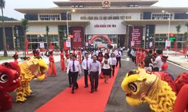 Không khí tưng bừng của buổi lễ ảnh: Duy Chiến 