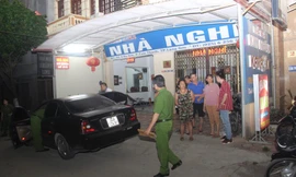 Lực lượng công an khám nghiệm hiện trường, điều tra vụ án. Ảnh: Duy Chiến