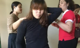 Cô Mơ hay xa lánh, chạy trốn mọi người .Ảnh: Duy Chiến