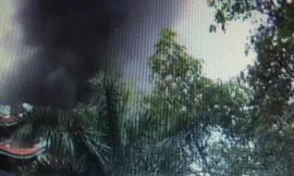 Từng cột khói bốc lên từ khuôn viên đền Mẫu Đồng Đăng *ảnh: DC