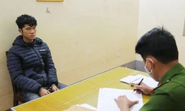 Đối tượng Thưởng khai nhận hành vi tại cơ quan công an .Ảnh: A. Khoa