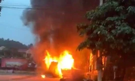 Hiện trường vụ cháy xe ô tô .Ảnh: Duy Chiến