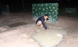 Cẩn thận đối với hố nước sâu bên cạnh nhà nếu gia đình có trẻ nhỏ (ảnh minh họa)