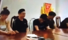 Một số đối tượng khai nhận hành vi sử dụng ma túy tại trụ sở công an. Ảnh: Duy Chiến