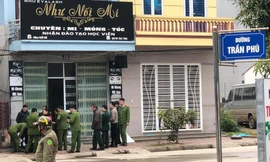 Lực lượng chức năng địa phương tiến hành tháo gỡ thành công quả lựu đạn. Ảnh: TL