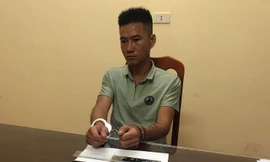 Đối tượng Cáng cùng tang vật .Ảnh: A. Khoa 