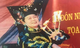 Nghệ nhân ưu tú Tạ Thị Bích Lộc loan giá "Cô bé thượng ngàn". Ảnh: Duy Chiến