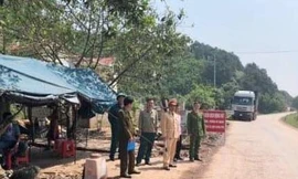 Lực lượng làm nhiệm vụ tại các chốt kiểm dịch ở Lạng Sơn .Ảnh: H.H