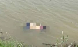 Người dân phát hiện thi thể người đuối nước trôi dạt vào bờ sông .Ảnh: TL