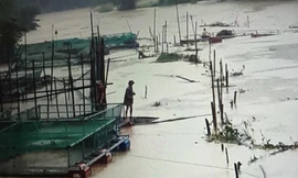 Khu vực ông Tuấn gặp nạn nước lũ đang dâng cao *ảnh: Duy Chiến 