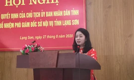 Bà Đường Thị Xuyên phát biểu nhận nhiệm vụ. Ảnh: Duy Chiến 