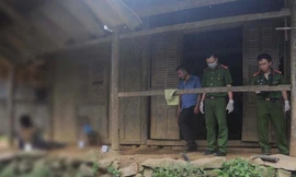 Lực lượng chức năng khám nghiệm hiện trường, điều tra vụ việc .Ảnh: Hoàng Phúc 