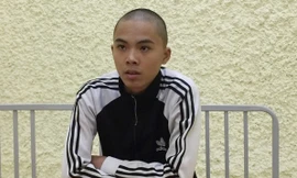 Đối tượng Long tại cơ quan điều tra .Ảnh: H. Thơ