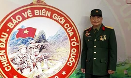 Trao huy hiệu “Chiến đấu bảo vệ biên giới của Tổ quốc”