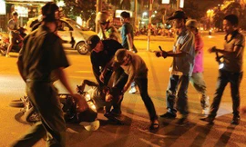 Lực lượng 141 quật ngã đối tượng trên phố