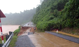 Đường Hồ Chí Minh qua Quảng Bình nhiều điểm sạt lở chưa thể thông tuyến. Ảnh: Báo QB.