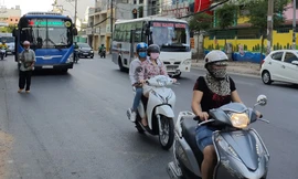 Không quy định cứng việc bật đèn xe máy ban ngày. Ảnh minh họa.