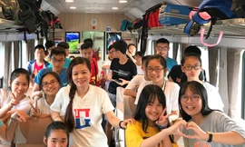 Học sinh, sinh viên được miễn, giảm phí đổi trả vé tàu và máy bay do ảnh hưởng của dịch virus nCoV. Ảnh minh họa.