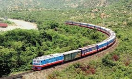 Tiếp tục dừng tàu khách giữa TPHCM và miền Trung thêm 20 ngày