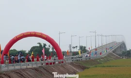 Cầu Thịnh Long nối huyện Nghĩa Hưng và Hải Hậu (Nam Định) chính thức được khánh thành.