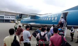 Hiện đường bay tới Côn Đảo chỉ có Vasco (thành viên của Vietnam Airlines) khai thác bằng tàu bay ATR72. 