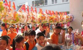 Học sinh Bill Gates Schools 'vui hội trăng rằm'