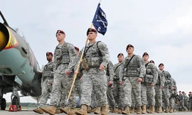 Cận cảnh bộ binh Mỹ hành quân tới Ba Lan