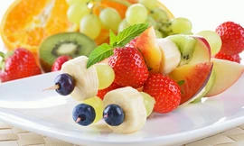 Nên ăn nhiều và đa dạng các loại trái cây trong mùa hè.
