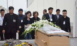ẢNH: Toàn cảnh đón di hài 3 nạn nhân người Việt vụ MH17