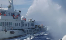 Tàu Hải cảnh Trung Quốc bắn súng phun nước sang tàu Kiểm ngư Việt Nam.