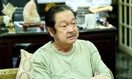 Nghệ sỹ Chánh Tín đang "bi đát hóa" hoàn cảnh của mình.